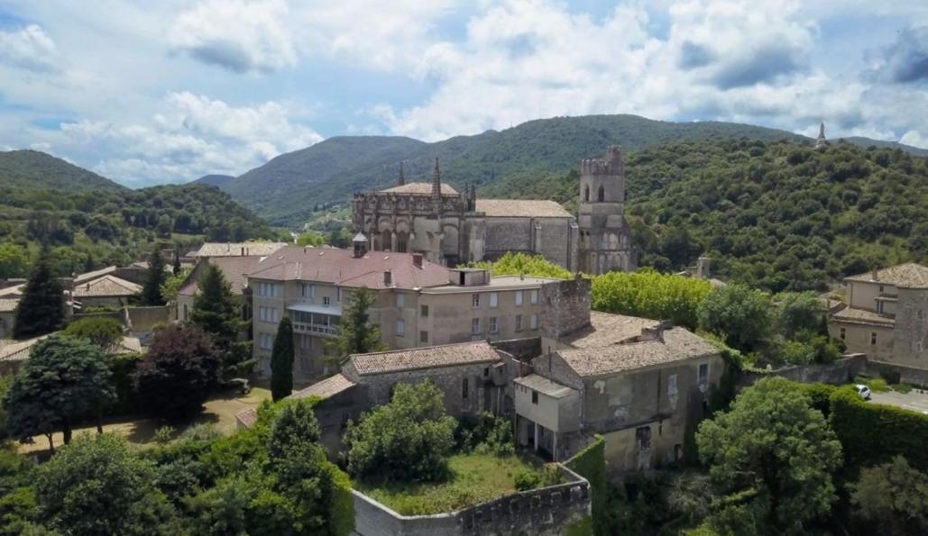 Gite D'Etape Et De Groupe Du Clos Saint Roch Viviers Exteriör bild