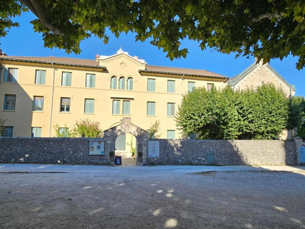 Gite D'Etape Et De Groupe Du Clos Saint Roch Viviers Exteriör bild